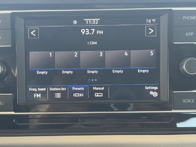 Used 2024 Volkswagen Jetta SE w/ Panoramic Sunroof Package FWD image 13