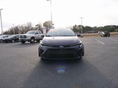 Used 2024 Toyota Corolla LE image 9