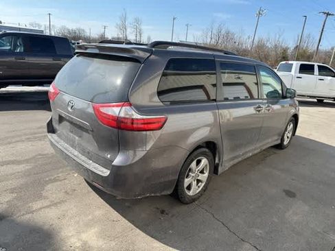Used 2020 Toyota Sienna LE image 18