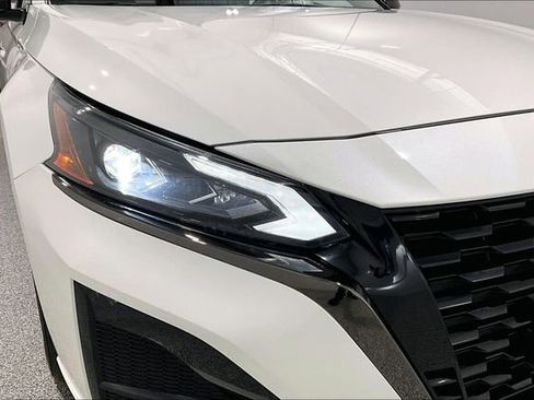 Used 2023 Nissan Altima 2.5 SR AWD/4WD image 32