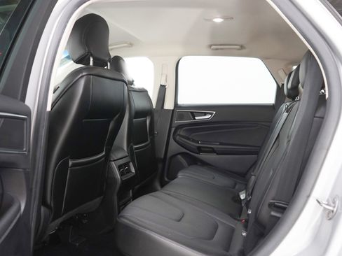 Used 2017 Ford Edge Titanium w/ Technology Package AWD/4WD image 18