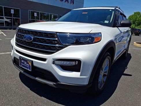 Certified 2022 Ford Explorer XLT w/ Equipment Group 202A AWD/4WD image 4