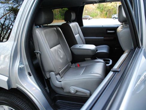 Used 2017 Toyota Sequoia Platinum image 32