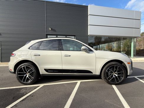 Certified 2025 Porsche Macan image 8