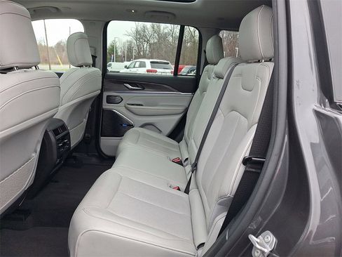 Used 2022 Jeep Grand Cherokee Overland image 10