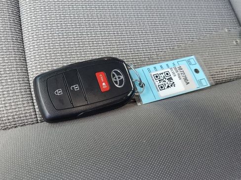 Used 2025 Toyota Prius LE FWD image 9