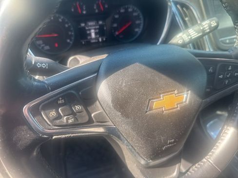 Used 2018 Chevrolet Equinox LT FWD image 20