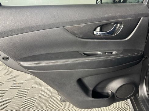 Used 2017 Nissan Rogue SV w/ SV Premium Package AWD/4WD image 24