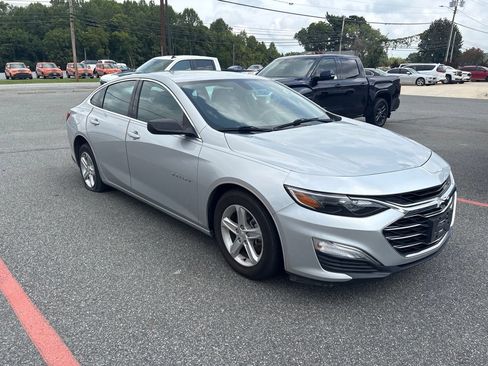 Used 2020 Chevrolet Malibu LS w/ LPO, Convenience Package 2 FWD image 9