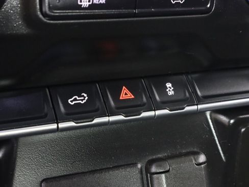 Used 2020 Chevrolet Silverado 1500 Custom image 21