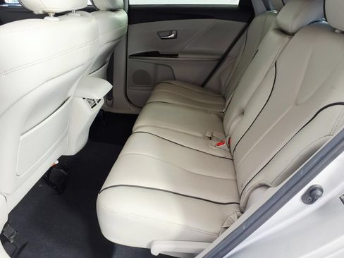 Used 2012 Toyota Venza LE w/ LE Convenience Pkg FWD image 9