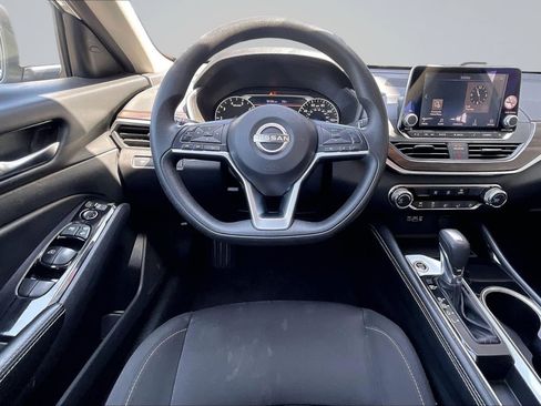 Used 2023 Nissan Altima 2.5 SV FWD image 5