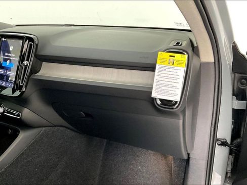 New 2026 Volvo XC40 B5 Core w/ Climate Package image 19