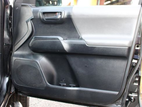 Used 2019 Toyota Tacoma SR image 40