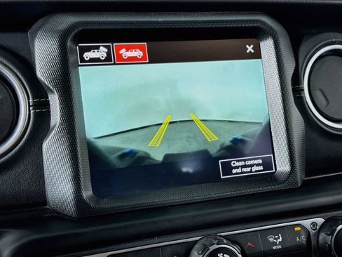 Used 2023 Jeep Wrangler Unlimited Sahara AWD/4WD image 29