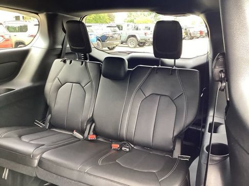 New 2027 Chrysler Pacifica Select FWD image 15