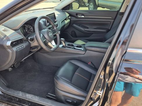 Used 2022 Nissan Altima 2.5 SR FWD image 9