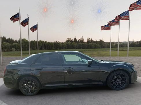 Used 2019 Chrysler 300 S RWD image 6