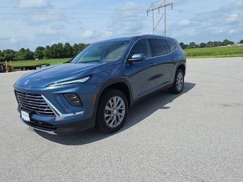 Used 2025 Buick Enclave Preferred FWD image 3
