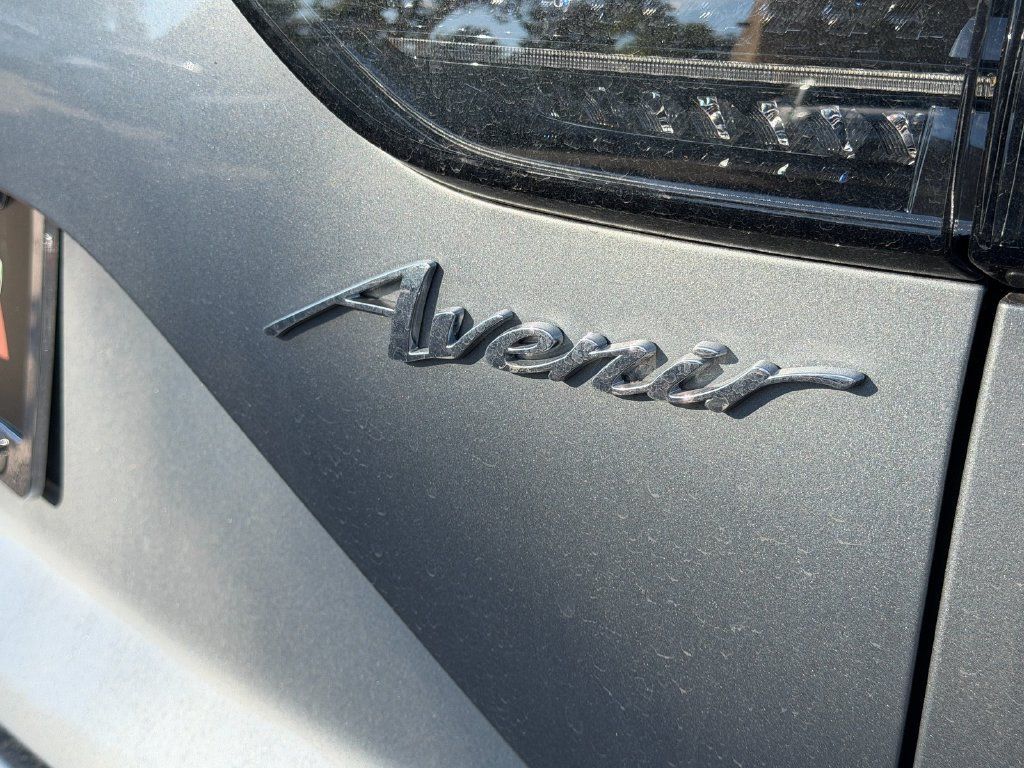 Used 2025 Buick Envision Avenir AWD/4WD image 9