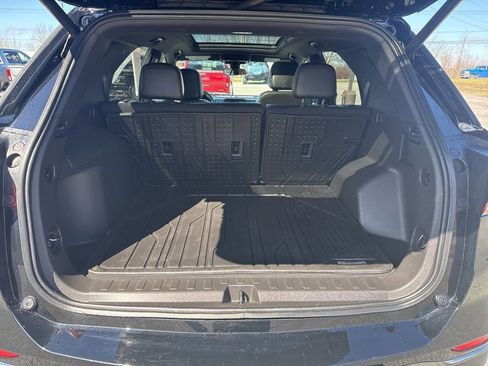 Used 2023 Chevrolet Equinox RS w/ LPO, Floor Liner Package image 11