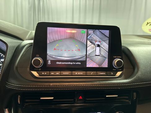 Used 2021 Nissan Rogue SV AWD/4WD image 16