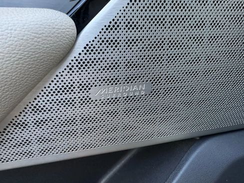 Used 2018 Land Rover Range Rover Velar R-Dynamic SE image 14