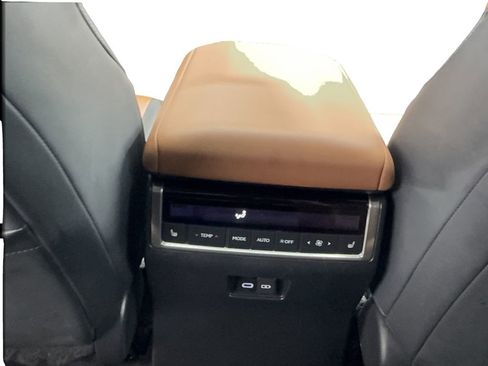 Used 2024 Lexus GX 550 w/ Cold Area Package AWD/4WD image 40