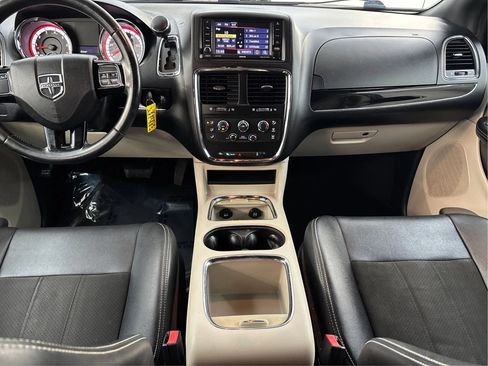 Used 2020 Dodge Grand Caravan SXT FWD image 22