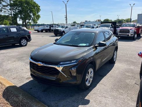 Used 2024 Chevrolet Trax LS FWD image 7