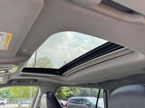 Used 2022 Toyota Highlander XLE FWD image 22