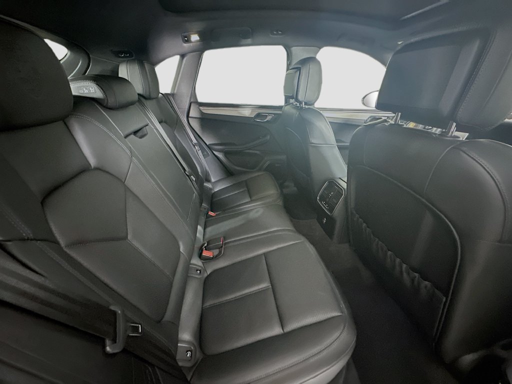 Certified 2026 Porsche Macan Turbo AWD/4WD image 28