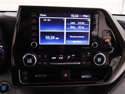 Used 2022 Toyota Highlander L FWD image 15
