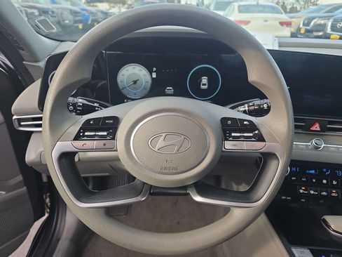 Used 2024 Hyundai Elantra SEL image 17