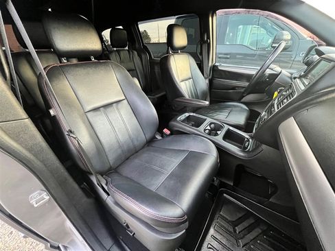 Used 2018 Dodge Grand Caravan GT image 18