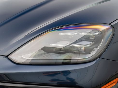 Used 2025 Porsche Cayenne image 30