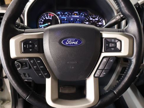 Used 2022 Ford F250 Lariat w/ Lariat Ultimate Package AWD/4WD image 3