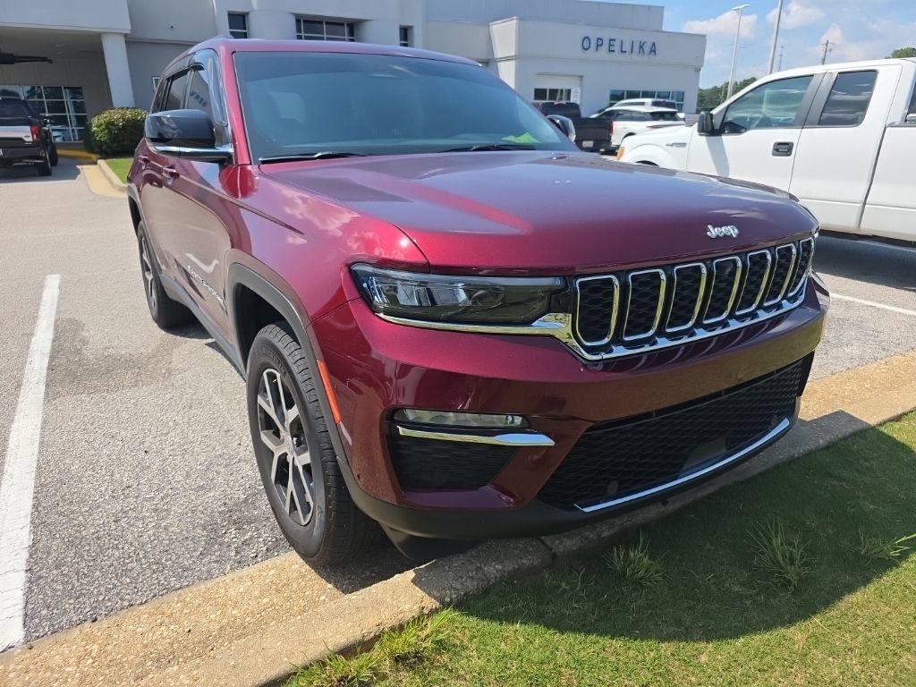 Used 2024 Jeep Grand Cherokee Limited w/ Luxury Tech Group II RWD image 9