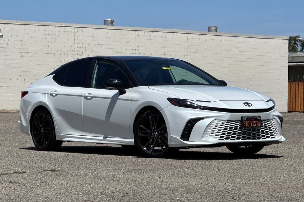 Used 2025 Toyota Camry XSE FWD image 2