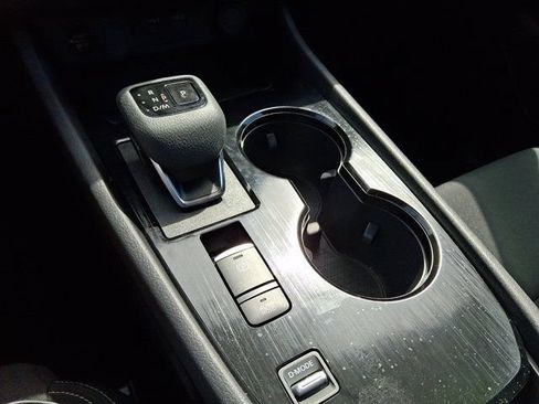 Used 2025 Nissan Rogue S FWD image 18