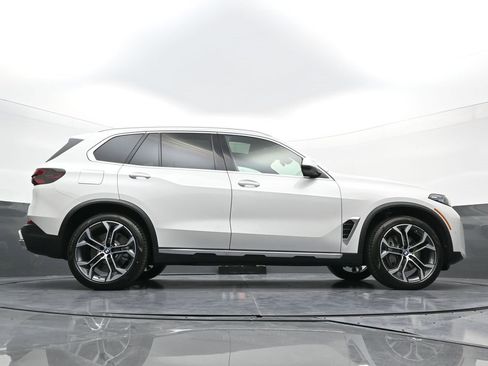 New 2026 BMW X5 xDrive50e image 29