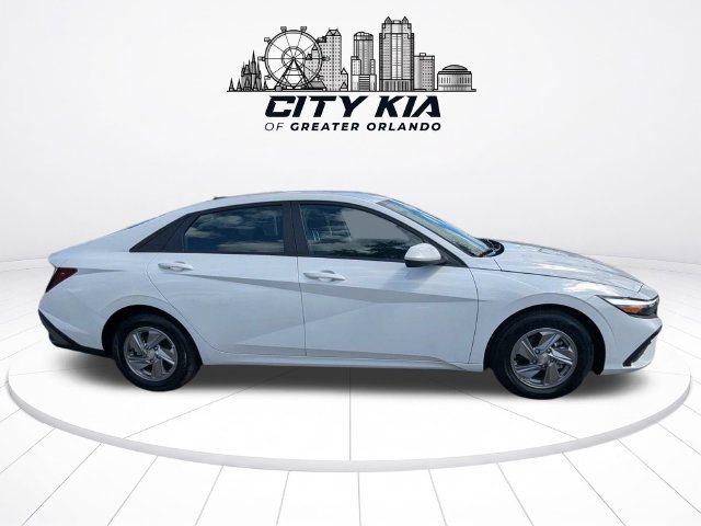 Used 2026 Hyundai Elantra SE FWD image 7