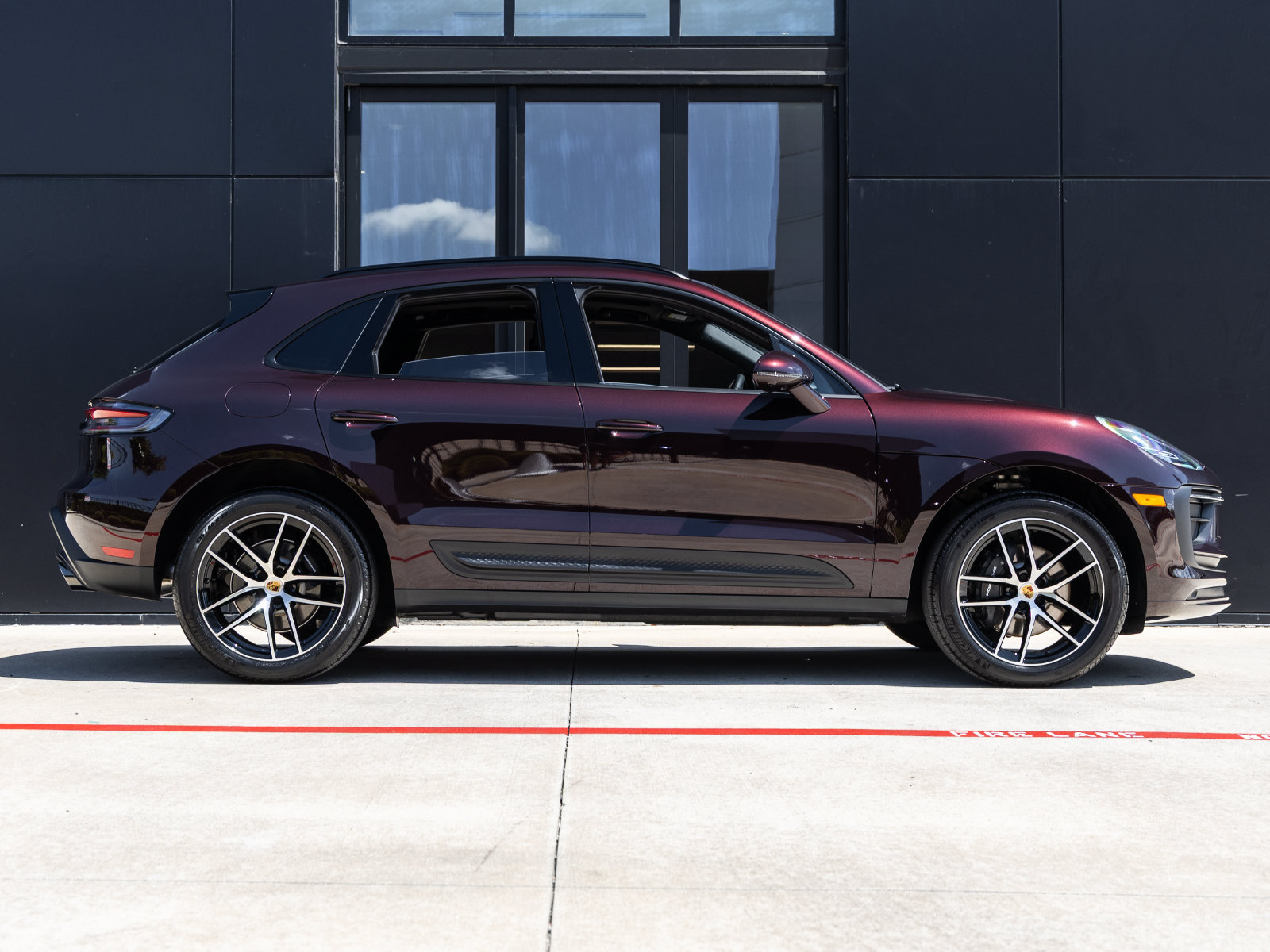 Certified 2026 Porsche Macan AWD/4WD image 12