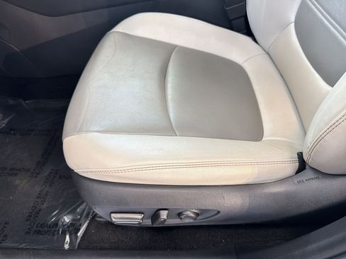 Used 2021 Toyota RAV4 XLE Premium FWD image 14