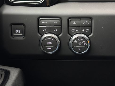New 2026 GMC Sierra 2500 AT4 w/ AT4 Premium Plus Package AWD/4WD image 25