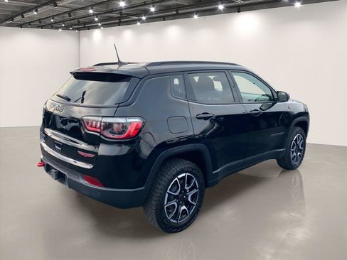 Used 2025 Jeep Compass Trailhawk w/ Trailer Tow Group AWD/4WD image 7