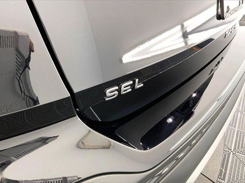 New 2026 Volkswagen Taos SEL image 13