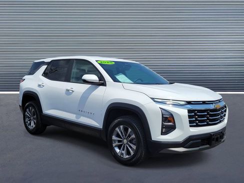 Used 2025 Chevrolet Equinox LT image 2