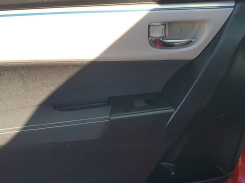 Used 2016 Toyota Corolla LE image 39