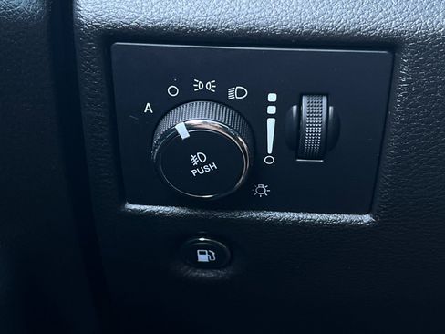 Used 2021 Jeep Grand Cherokee Laredo X AWD/4WD image 37